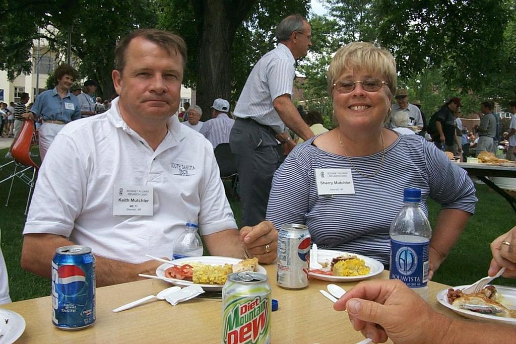 2000-07-07-1802-Mutchlers-Campus-Picnic.JPG