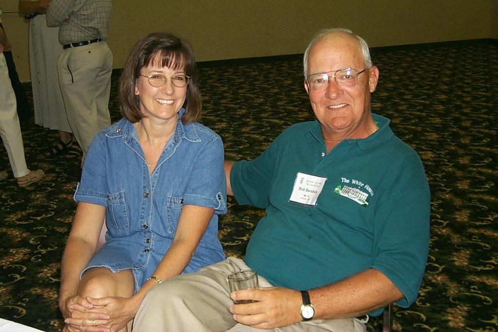 2000/00(SDSMT_REUNION)/1024x768_2000-07-07-1808-Pam-Keller-Bob-Bendick.JPG