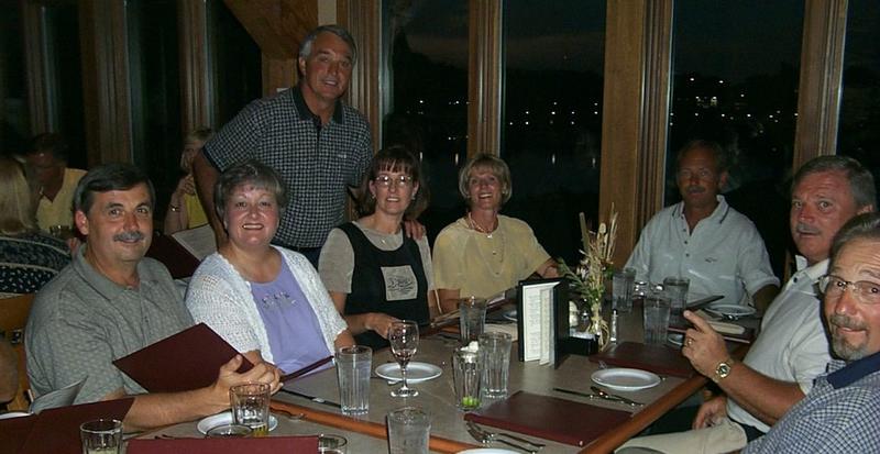 2000/00(SDSMT_REUNION)/800x600_2000-07-08-1834--Chophouse-Dinner-Roebers-Vernon-Brown-Pam-Keller-Mitzels-Hildebrand-Bill-Keller.JPG