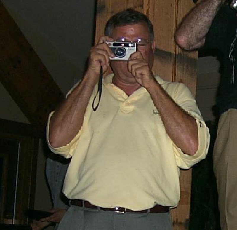 2000/00(SDSMT_REUNION)/800x600_2000-07-08-1854-Steve-Miller-Two-Flashes-One-Picture.JPG