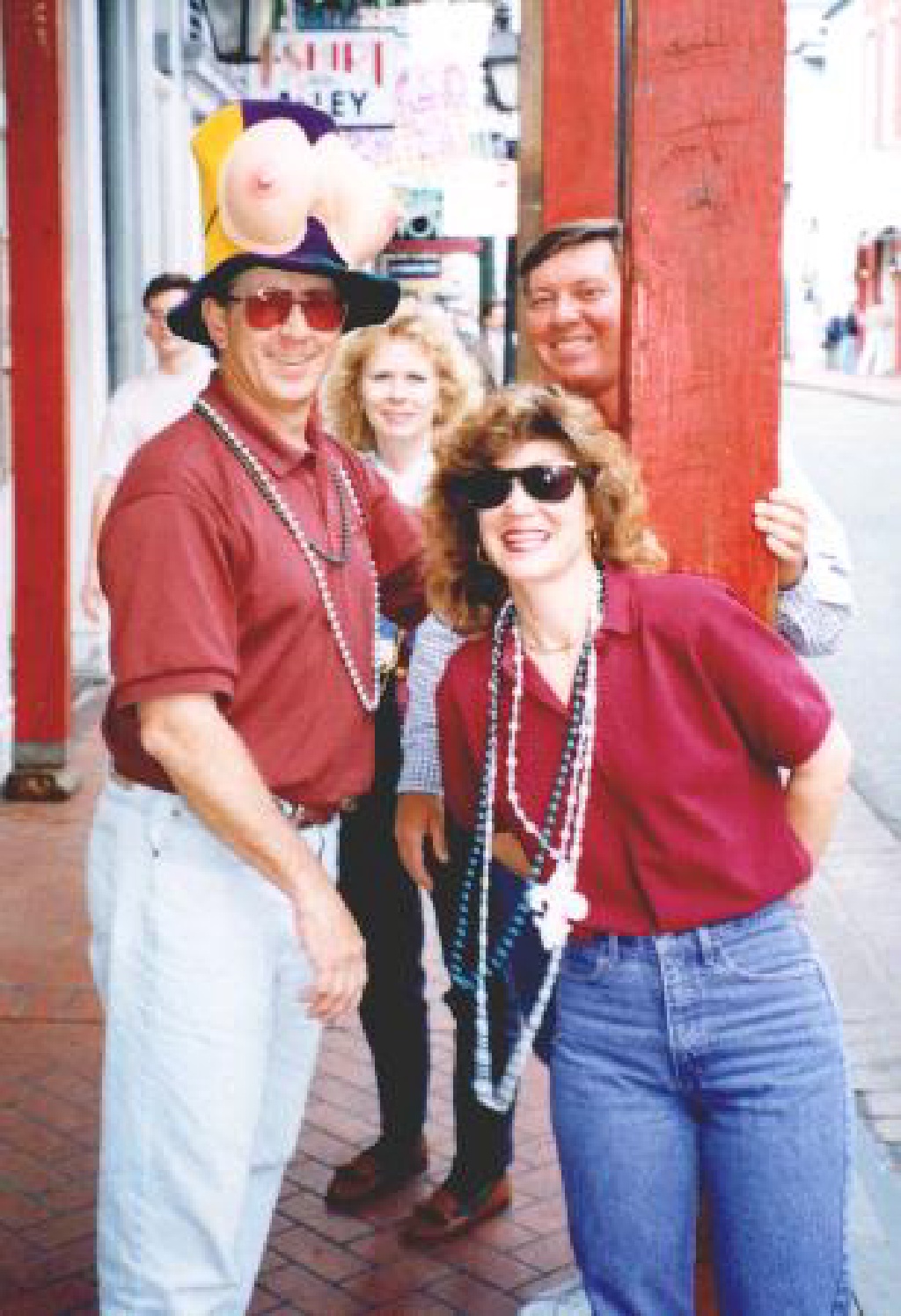 2000/00Mardi_Gras_Past_1995-1999/1995-02-23-Bourbon-Street.jpg