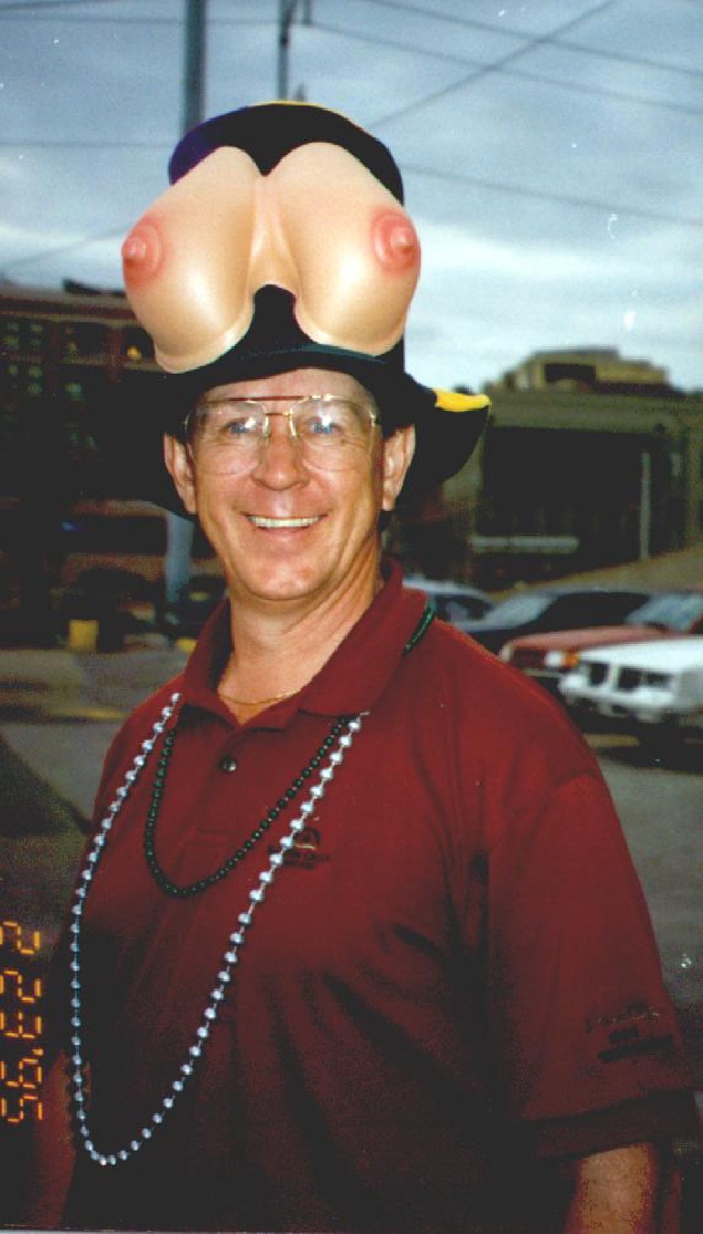 1995-02-23-Dan-Boob-Hat.jpg