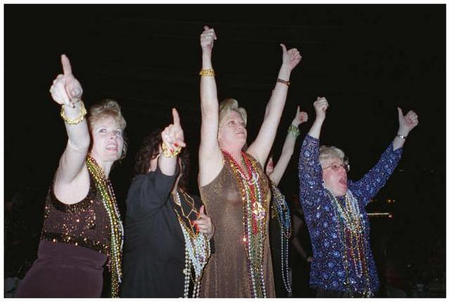 1998-02-MGextrav4.jpg