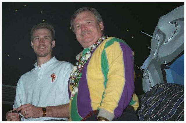 2000/00Mardi_Gras_Past_1995-1999/640x480_1998-02-MGfloatjimTravis.jpg
