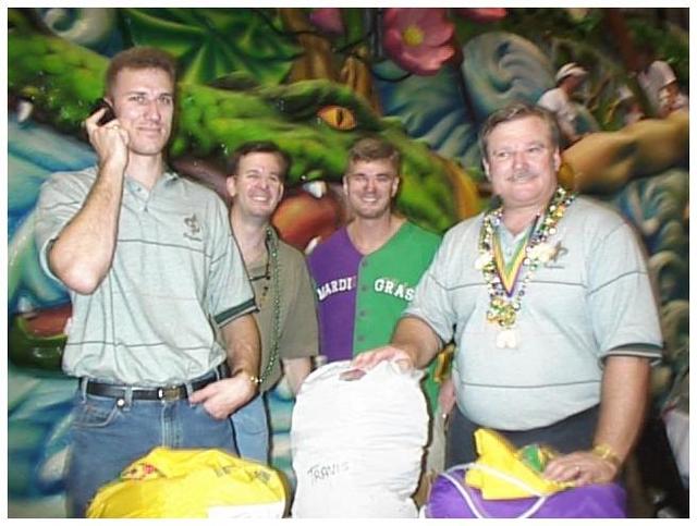 2000/00Mardi_Gras_Past_1995-1999/640x480_1999-02-11-floatbeads3.jpg