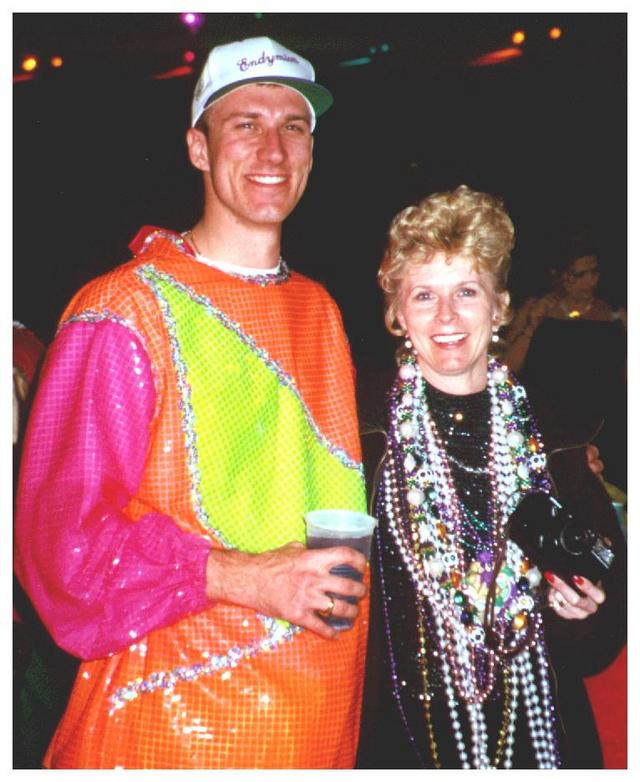 2000/00Mardi_Gras_Past_1995-1999/640x480_1999-02-Ext-Travis-Mom.jpg