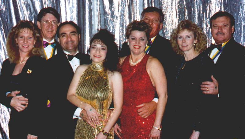 2000/00Mardi_Gras_Past_1995-1999/800x600_1996-01-06-group.jpg