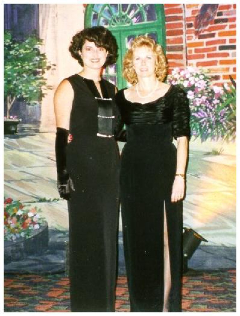2000/00Mardi_Gras_Past_1995-1999/800x600_1998-01-cballmomsusie.jpg