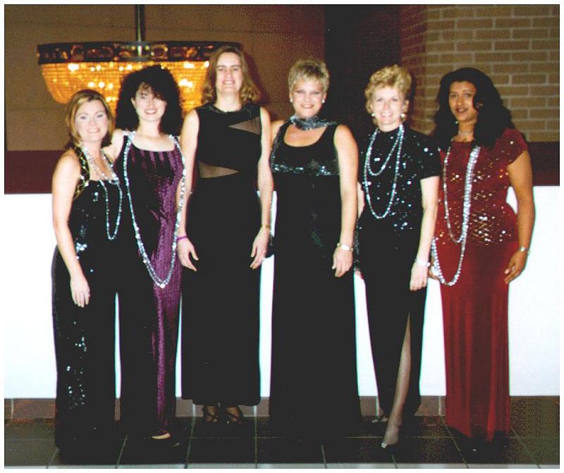 2000/00Mardi_Gras_Past_1995-1999/800x600_1999-02-13-aextrabeauties.jpg