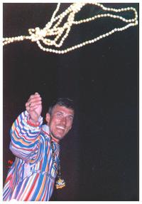 1998-02-ExtravTravisThrowing.jpg