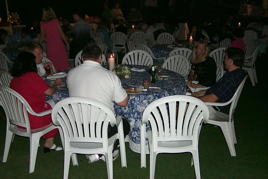 2000/01(January)/Hawaii/1024x768_2000-01-26-856-Reception-Dinner-Great-Chefs-of-Paradise-Beach-Courtyard.JPG