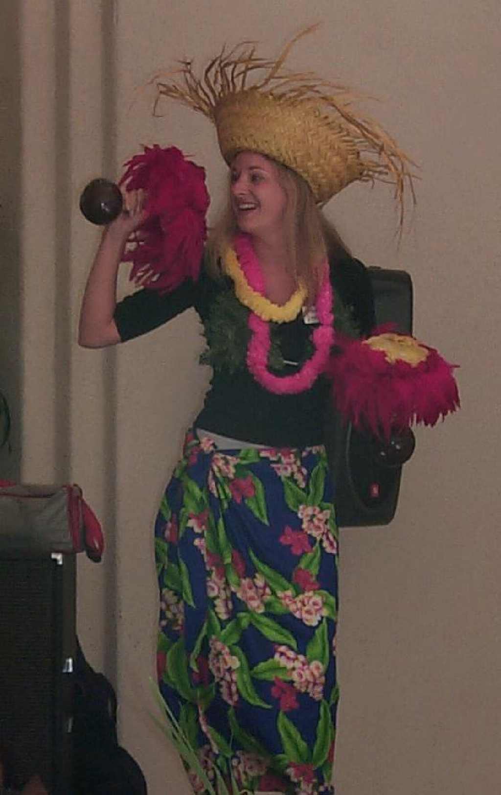 2000/01(January)/Hawaii/1024x768_2000-01-27-869-Awards-Breakfast-Employees-Entertain.JPG