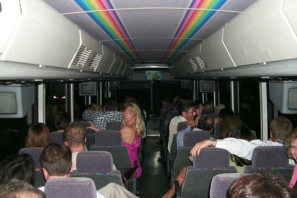 2000/01(January)/Hawaii/1024x768_2000-01-28-939-Dine-a-Round-Pacific-Cafe-Another-Bus-Ride.JPG