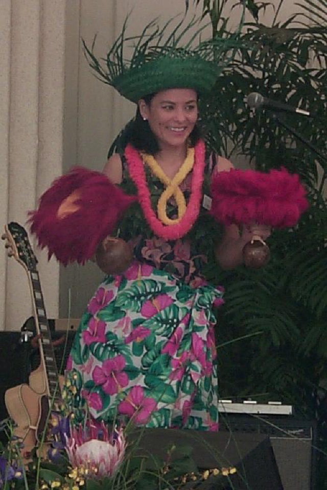 2000/01(January)/Hawaii/640x480_2000-01-27-870-Awards-Breakfast-Employees-Entertain.JPG