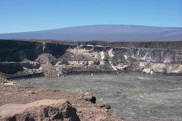 2000-01-28-920-Kilauea-Caldera-Crater.JPG