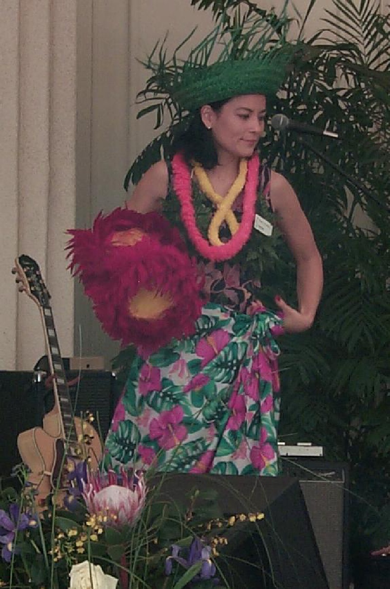 2000/01(January)/Hawaii/800x600_2000-01-27-871-Awards-Breakfast-Employees-Entertain.JPG