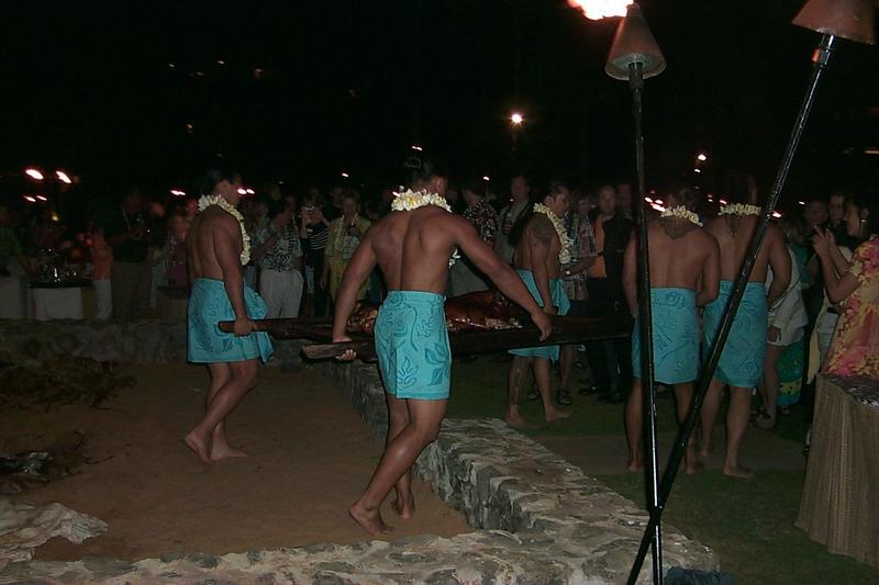 2000/01(January)/Hawaii/800x600_2000-01-27-904-Luau-Ho-olaulea-Roast-Pig.JPG