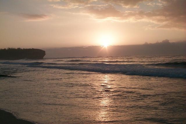 2000/01(January)/Hawaii_Kauai_After_Company_Trip/640x480_2000-02-02-1009-Kauaii-Sunrise-Poipu-Bay.JPG
