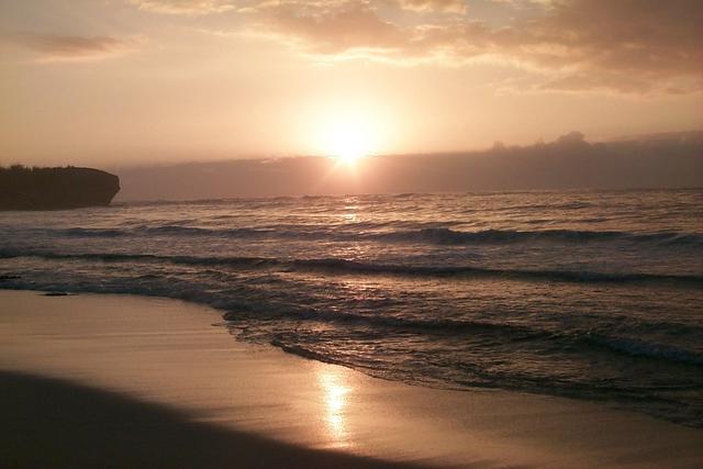 2000/01(January)/Hawaii_Kauai_After_Company_Trip/640x480_2000-02-02-1011-Kauaii-Sunrise-Poipu-Bay.JPG