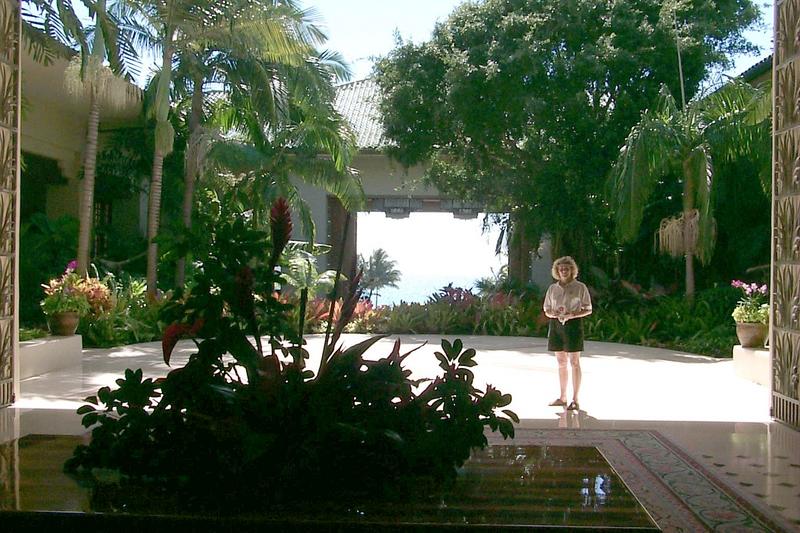 2000/01(January)/Hawaii_Kauai_After_Company_Trip/800x600_2000-01-31-988-Hyatt-Atrium-Entrance.JPG
