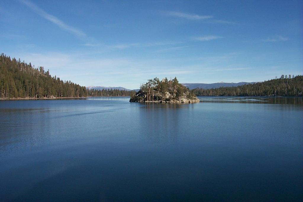 2000/01(January)/New-Years-in-Lake-Tahoe/1024x768_2000-01-03-758-Emerald-Bay.JPG