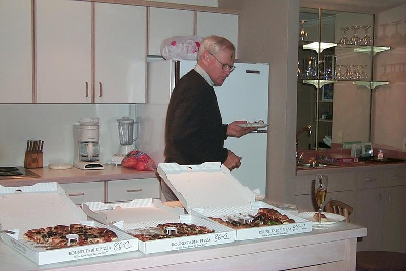 2000/01(January)/New-Years-in-Lake-Tahoe/800x600_1999-12-31-724-Pizza1.JPG