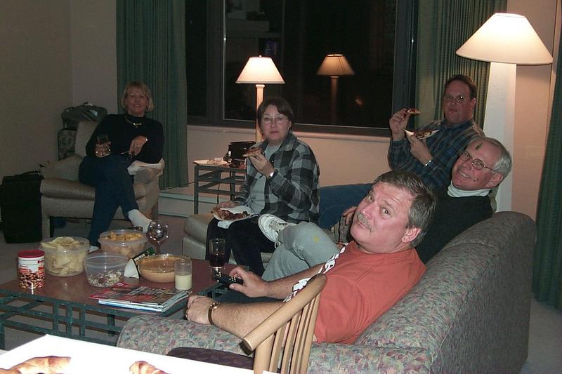 2000/01(January)/New-Years-in-Lake-Tahoe/800x600_1999-12-31-725-Pizza.JPG