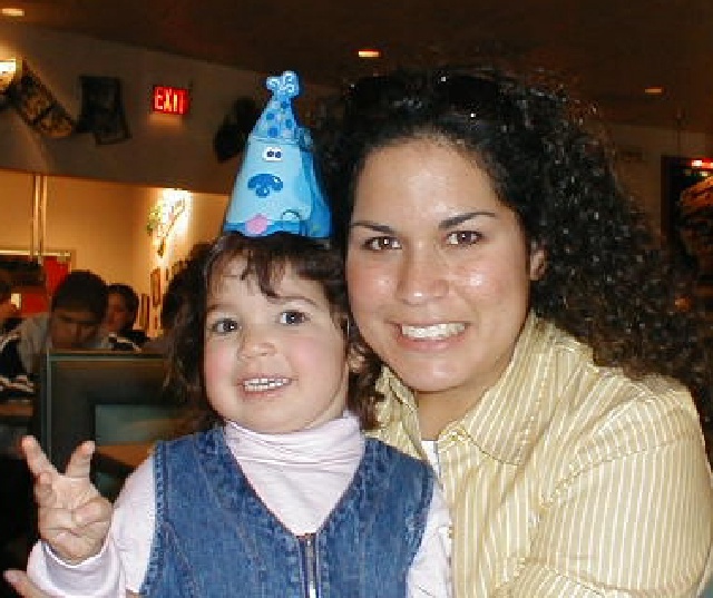 2000/02(February)/Todd_Scotts_Children/640x480_2000-02-12-Lyndsay-Scott-3rd-Birthday_with-her-Aunt-Roxsy.JPG