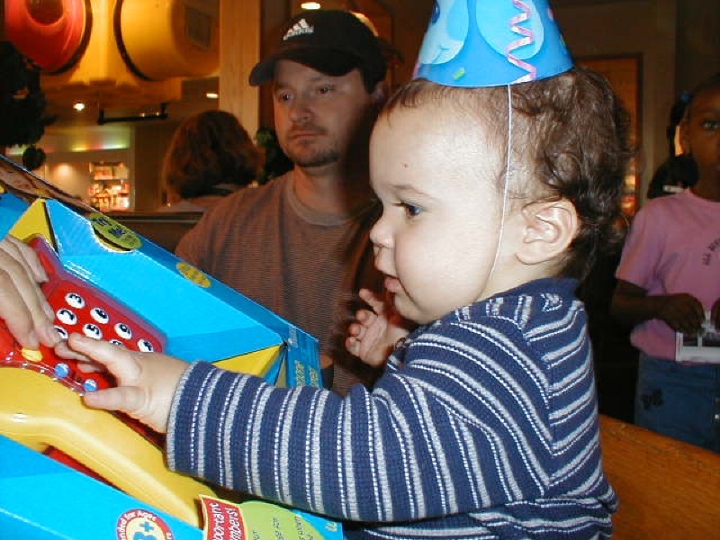 2000/02(February)/Todd_Scotts_Children/800x600_2000-02-12-Alex-Todd'-Scott's-Son.JPG