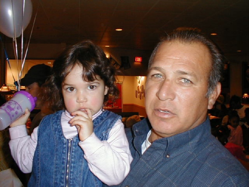 2000/02(February)/Todd_Scotts_Children/800x600_2000-02-12-Lyndsay-with-her-Great-Uncle-Gilbert.JPG