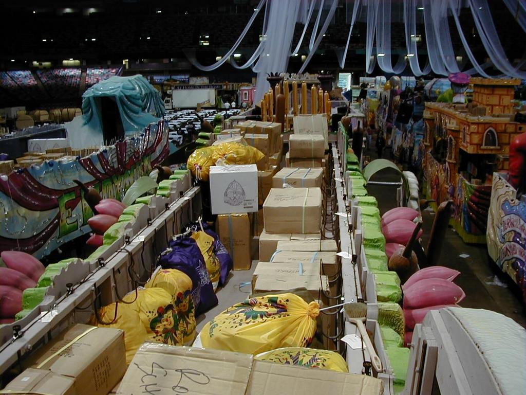 2000/03(March)/MardiGras/1024x768_2000-03-02-1065-Float-Beads-Loaded.JPG