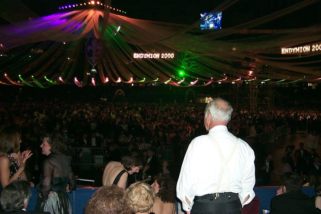 2000/03(March)/MardiGras/1024x768_2000-03-04-1093-Extravaganza.JPG