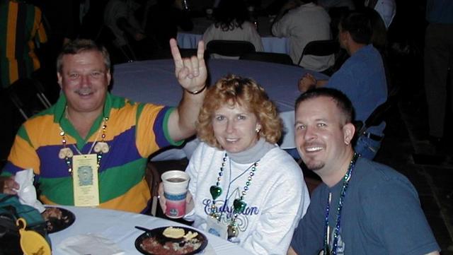 2000/03(March)/MardiGras/640x480_2000-03-03-10-Beans-Jeans-Kevin-Janeen-Jim.JPG