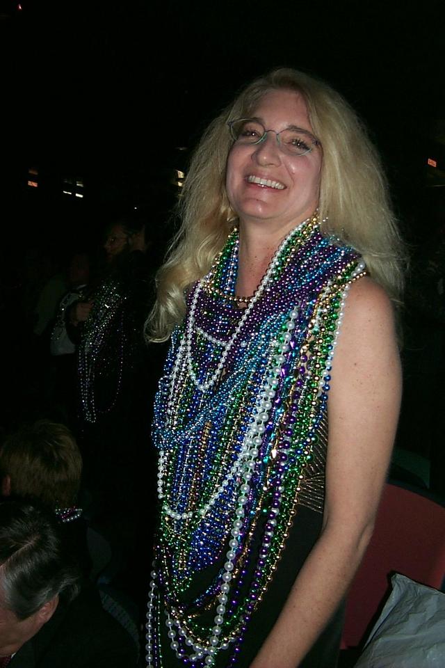 2000/03(March)/MardiGras/640x480_2000-03-05-1101-Paula-Beads-Extravaganza.JPG
