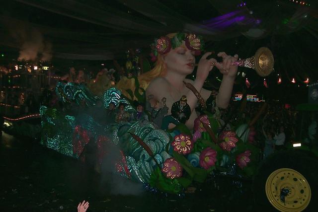 2000/03(March)/MardiGras/640x480_2000-03-05-1108-CaptEddys-SSEndymion.JPG