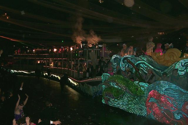 2000/03(March)/MardiGras/640x480_2000-03-05-1109-CaptEddys-SSEndymion.JPG