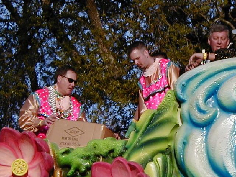 2000/03(March)/MardiGras/800x600_2000-03-04-0914-Mike-Kevin-Randy.JPG