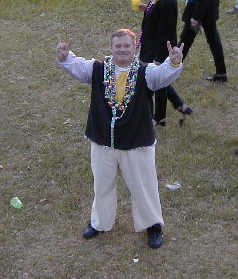 2000/03(March)/MardiGras/800x600_2000-03-04-0915-Jim-costume.JPG