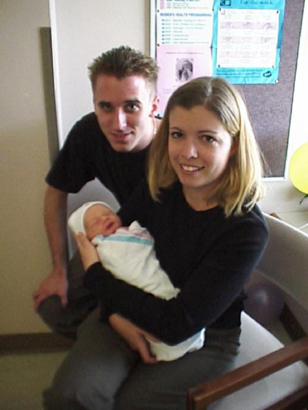 2000/03(March)/Vale_Andrew_Hildebrand_Arrives/1024x768_2000-03-05-Vale-Josh-Anouk.JPG