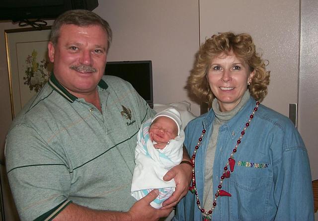 2000/03(March)/Vale_Andrew_Hildebrand_Arrives/640x480_2000-03-05-1125-Grandparents.JPG