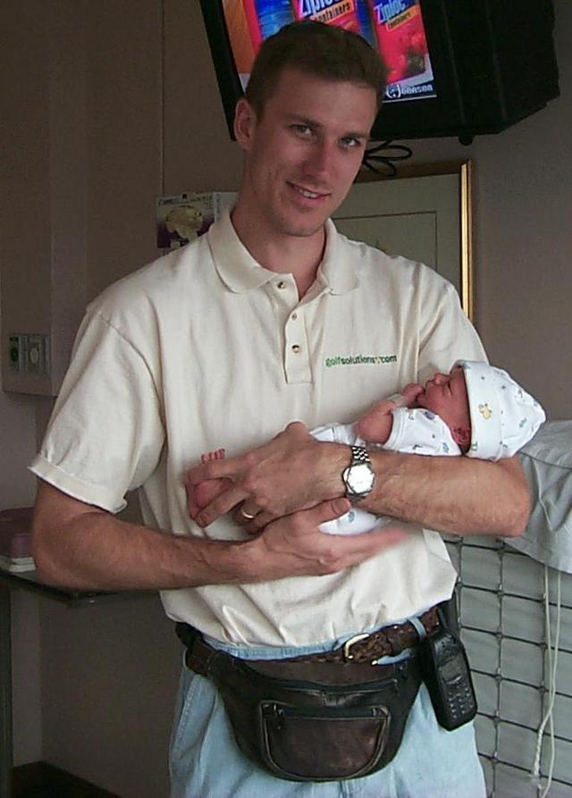 2000/03(March)/Vale_Andrew_Hildebrand_Arrives/640x480_2000-03-06-1126-Travis-Vale-Going-Home.JPG