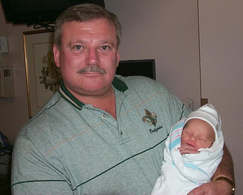 2000/03(March)/Vale_Andrew_Hildebrand_Arrives/800x600_2000-03-05-1124-Grandpa-Vale.JPG
