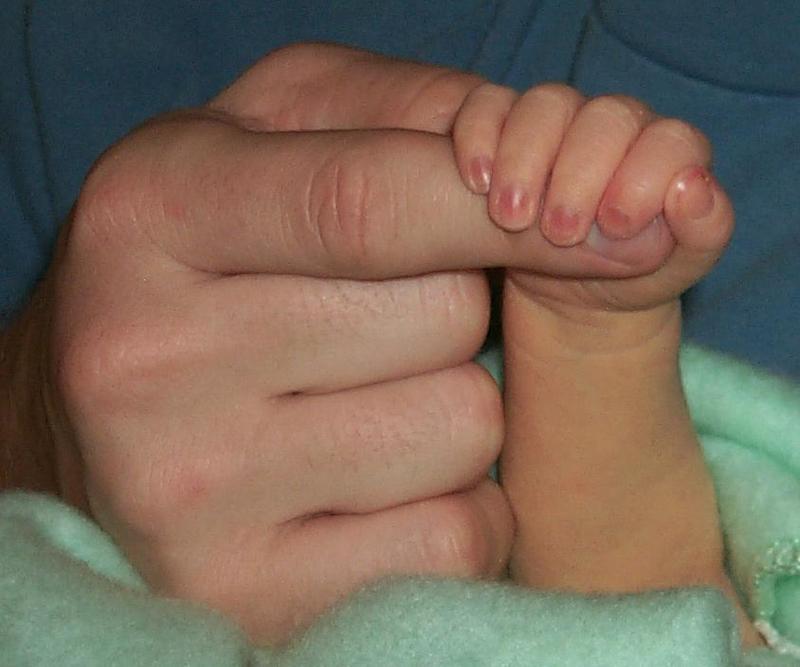 2000/03(March)/Vale_Andrew_Hildebrand_Arrives/800x600_2000-03-1179-hands-Vale.JPG