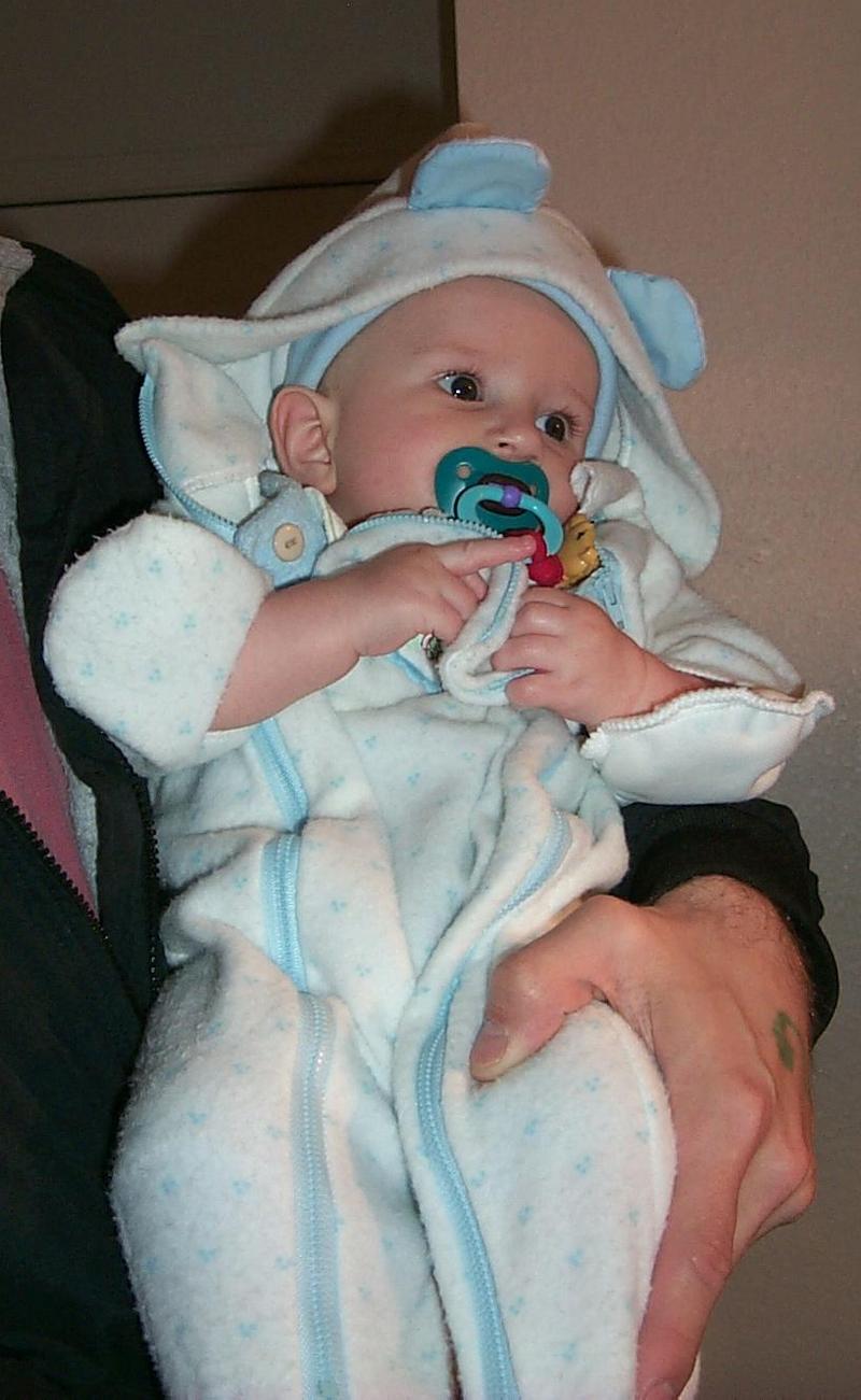 2000/03(March)/Vale_Andrew_Hildebrand_Arrives/800x600_2000-03-17-1269-Chance.JPG