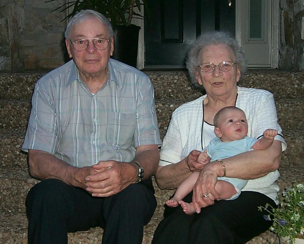 2000/04(April)/Easter/1024x768_2000-04-27-1392-Vale-Great-Granparents-Hildebranderations-Vale.JPG