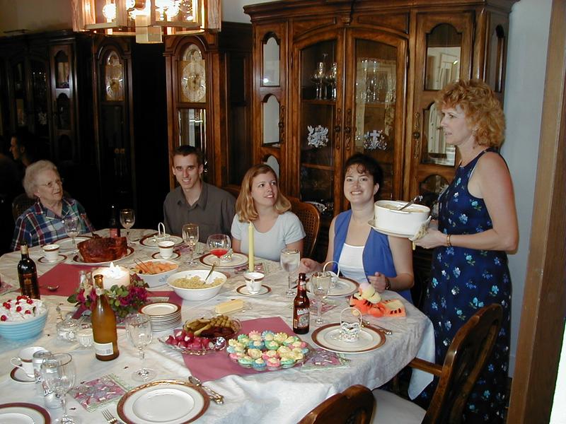 2000/04(April)/Easter/800x600_2000-04-23-Easter-Table-28.jpg