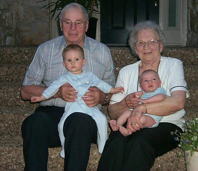 2000/04(April)/Easter/800x600_2000-04-27-1393-Vale-Chance-Great-Granparents-Hildebranderations-Vale.JPG
