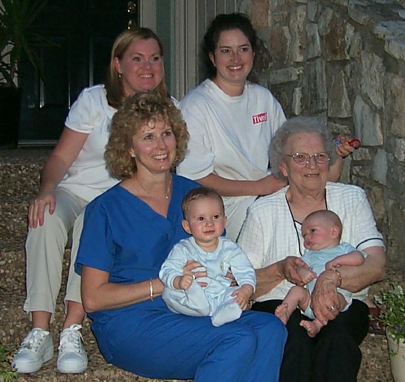 2000/04(April)/Easter/800x600_2000-04-27-1395-Hildebrand-Wives.JPG
