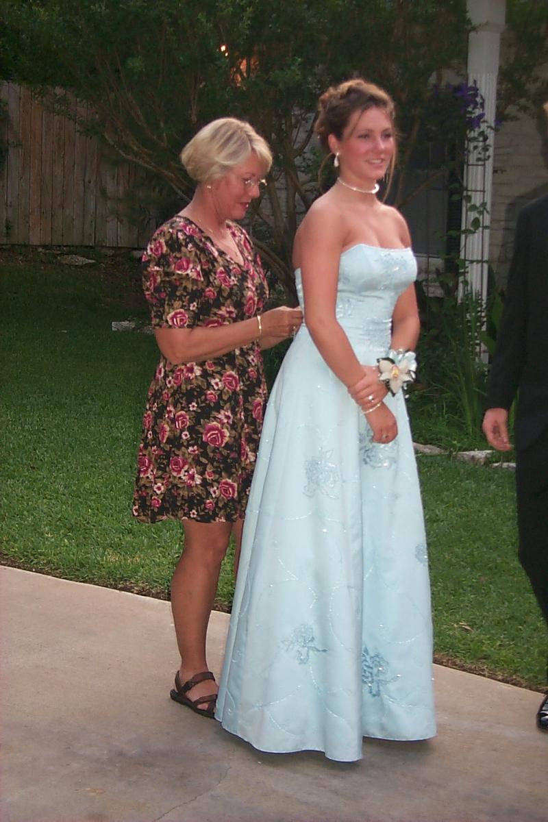 2000/04(April)/Westlake-Prom/800x600_P0001428.JPG
