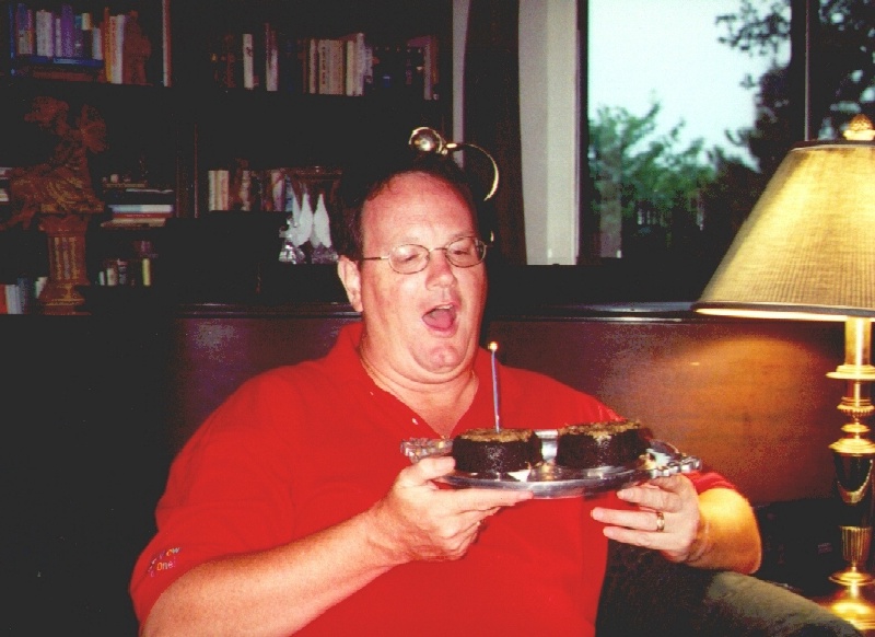 2000/06(June)/800x600_2000-06-17_Toms_Birthday_Cake.jpg